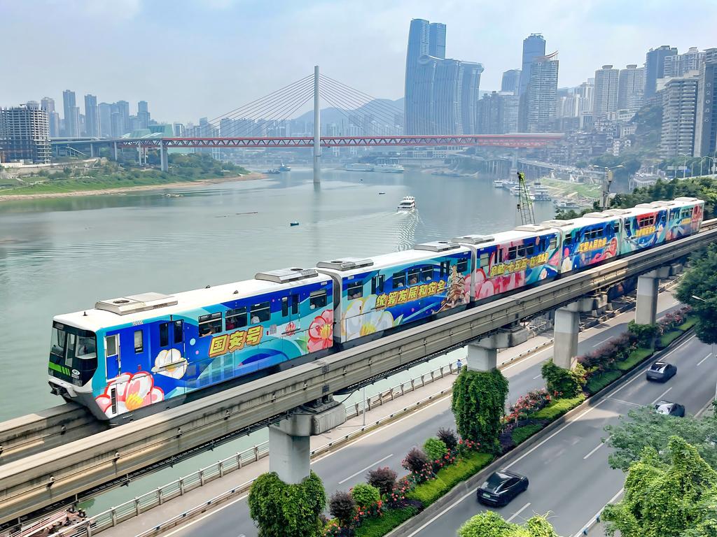 ”国安号“主题列车。四川美术学院供图