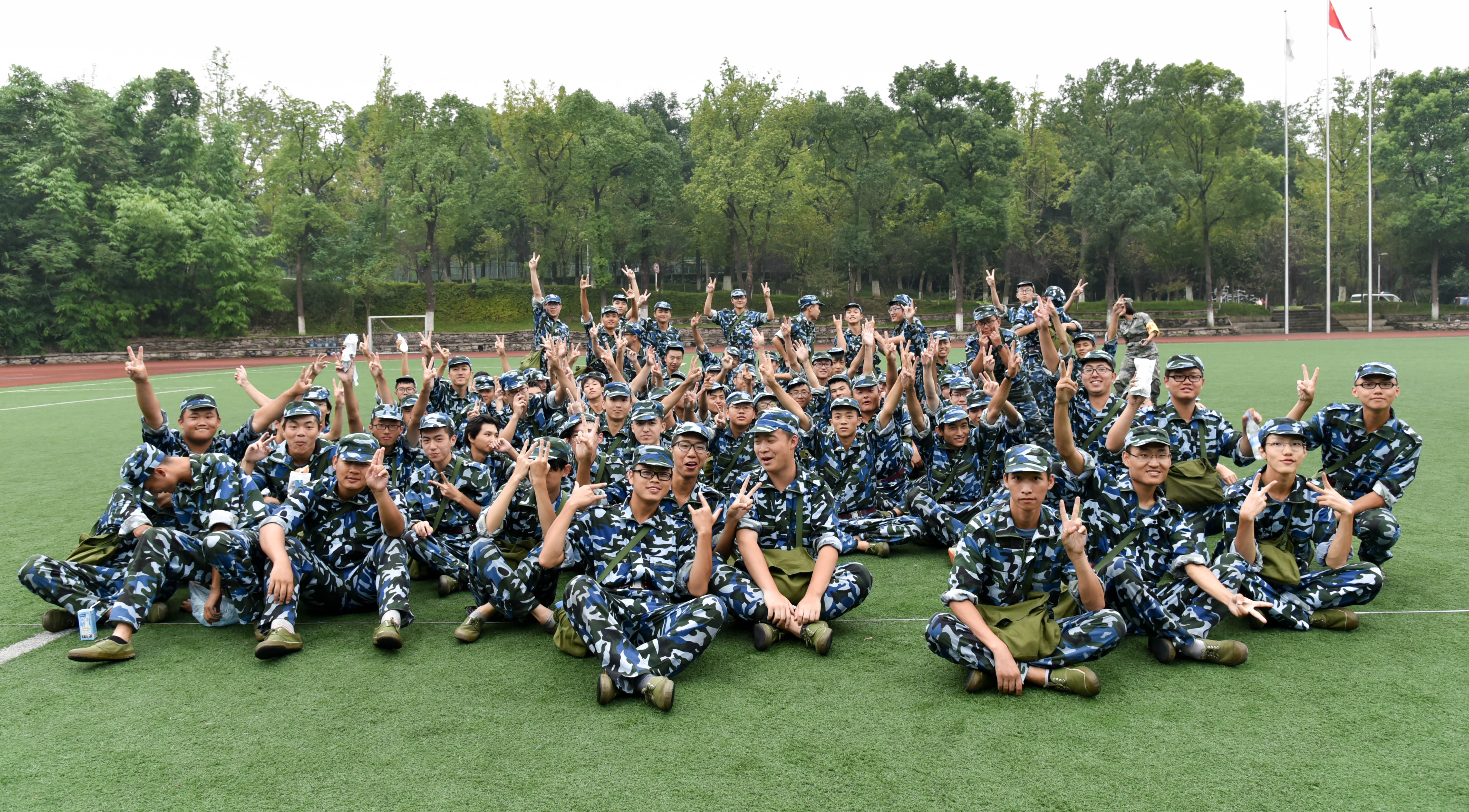 2016级新生军训各连队照片