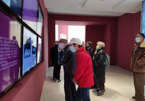 说明: https://www.scfai.edu.cn/__local/2/70/0A/4FE03046CF264135D0B94A42FAF_90D83EE8_44929.jpg