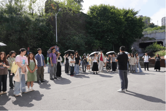 马克思主义学院组织学生赴重庆工业博物馆开展习近平经济思想实践教学活动